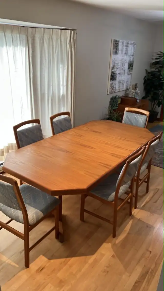 Mid century. TEAK TECK. Ensemble salle à manger. Table   2 rallo
