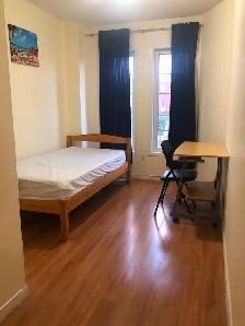 Rooms for Rent Near York University – Available October 1 - Photo 2