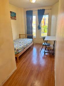 Rooms for Rent Near York University – Available October 1 - Photo 3