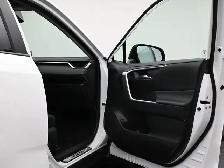 2025 Toyota RAV4 XLE AWD | HEATED SEATS | SUNROOF & MORE! - Photo 29