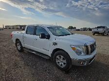 2017 Nissan Titan - Photo 2
