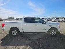 2017 Nissan Titan - Photo 7