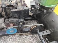 SOUFFLEUSE.  JOHN DEERE. AVEC. MOTEUR. AUXILIERE - Photo 2