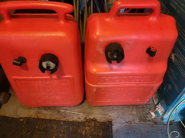 2 5 gal gas tanks