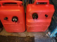 2 5 gal gas tanks