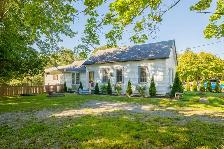 Charming Artist's Cottage in Thorold