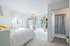 Charming Artist's Cottage in Thorold - Photo 4
