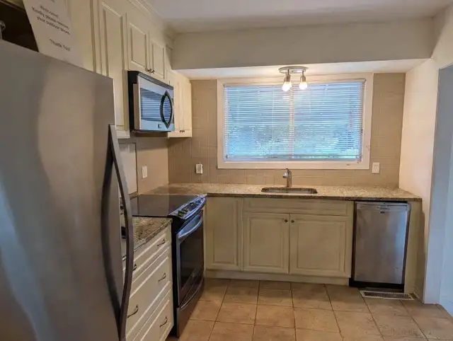 New! 3 Rooms-Merivale/Baseline-10m Walk Algonquin-See VIDEO's