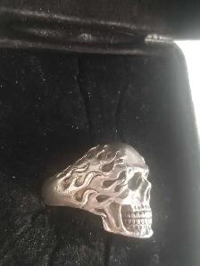 Travis Barker clocks and color sterling silver skull ring - Photo 2