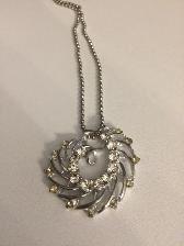 COLLIER BRELOQUE BRILLANTE FINIE ARGENT 3 POUCES DE LARGE $10.00