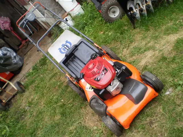 Husqvarna  21inch Self-Propelled gas   Lawnmower.