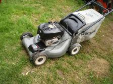 CRAFTSMAN   21inch Self-Propelled gas   Lawnmower. - Photo 4