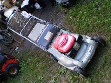 HONDA HRB215  21inch Self-Propelled gas   Lawnmower.