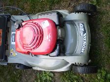 HONDA HRB215  21inch Self-Propelled gas   Lawnmower. - Photo 2