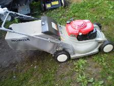 HONDA HRB215  21inch Self-Propelled gas   Lawnmower. - Photo 3