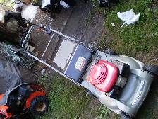 HONDA HRB215  21inch Self-Propelled gas   Lawnmower. - Photo 5