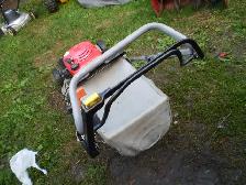 HONDA HRB215  21inch Self-Propelled gas   Lawnmower. - Photo 7