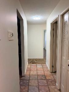 SPACIOUS AND COZY 2 BEDROOMS IN KING EDWARD-BONNIE DOON - Photo 9