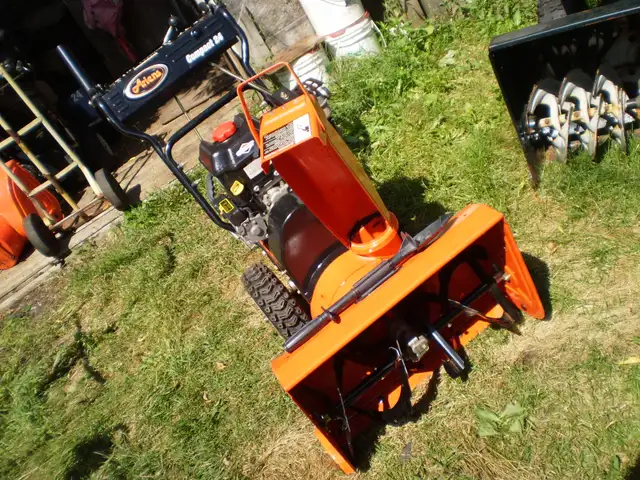 ARIENS Compact 24inch gas Snowblower 2 Stage