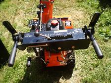 ARIENS Compact 24inch gas Snowblower 2 Stage - Photo 7