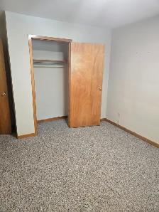 3 Bed 1 Bath Unit FOR RENT in Duplex in Beautiful Strathroy ! - Photo 8