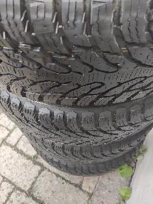 225-60R18x4 pneus hiver Nokian Nordman comme neufs.