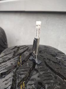 225-60R18x4 pneus hiver Nokian Nordman comme neufs. - Photo 8