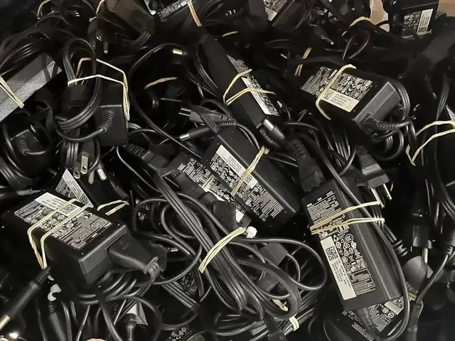 Lot of 100 x Genuine Dell 65w Laptop AC Power Adapter Chargers
