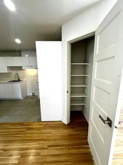 APPARTEMENT 5 ½ AVEC GRANDE TERRASSE À LOUER LIMITE ANJOU