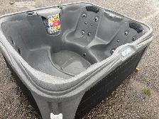 NEW 5 person Jacuzzi hot tub 2025 clearance