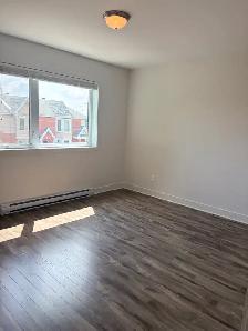 APPARTEMENT 5 ½ AVEC GRANDE TERRASSE   STATIONNEMENT   CABANON - Photo 6