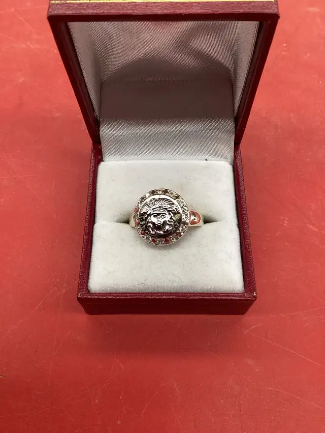 bague en or médusa
