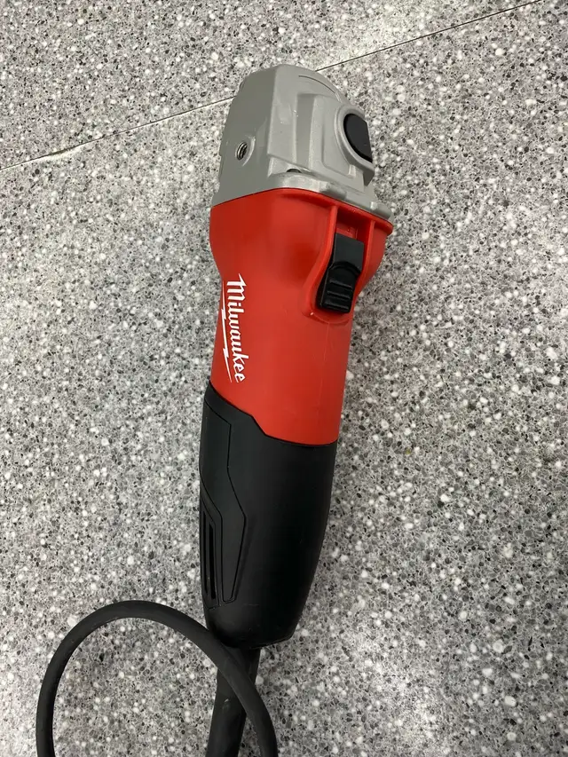 Milwaukee 6130 Grinder
