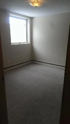 Safe & Quiet Downtown Lloydminster 2 bedroom. - Photo 8