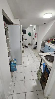 Private room Available Immediately Middlefield and Steels - Photo 10