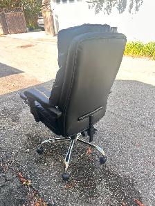 black adjustable office chair with hidden foot stool - Photo 6