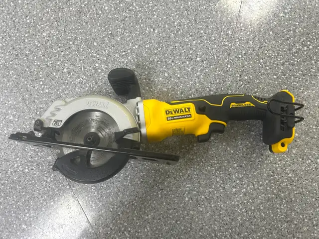 Dewalt DCS571 20V Brushless 4 1/2" Saw Tool Only