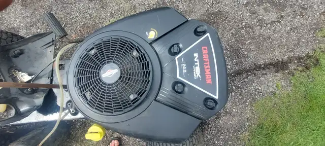 24 HORSEPOWER V TWIN BRIGGS AND STRATTON ENGINE