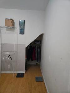 Room in 2BR at College & Spadina, 8 min walk to UofT, $906