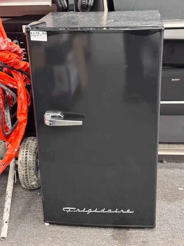 Frigidaire 3.2-cu ft Mini Fridge with Freezer