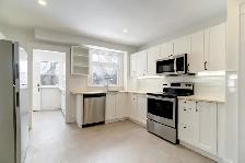 Spacious bright Newly renovated 3 bedroom home - Photo 3
