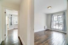 Spacious bright Newly renovated 3 bedroom home - Photo 7