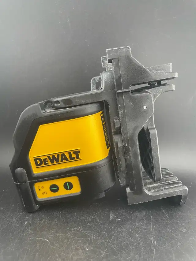 DEWALT GREEN LASER LEVEL DW088 W/CLAMP