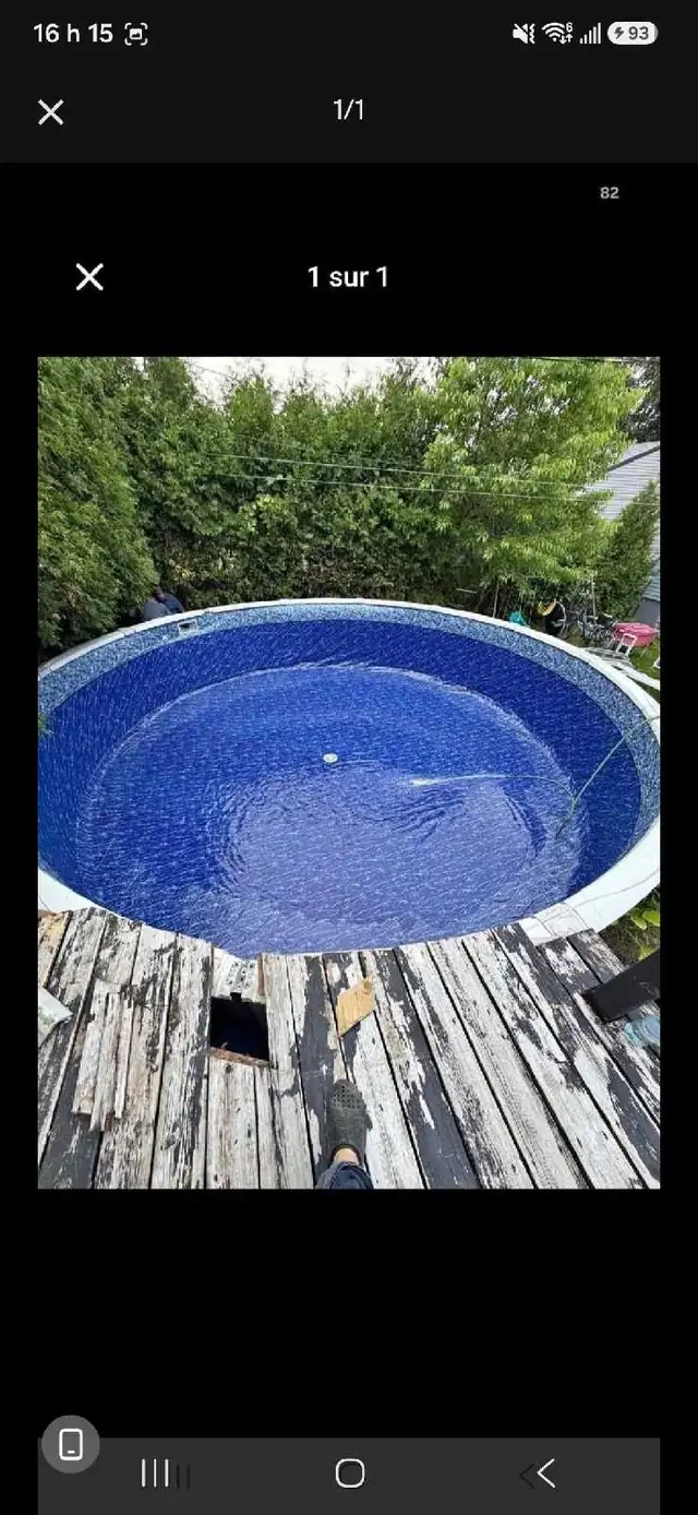démontage.  démolition piscine