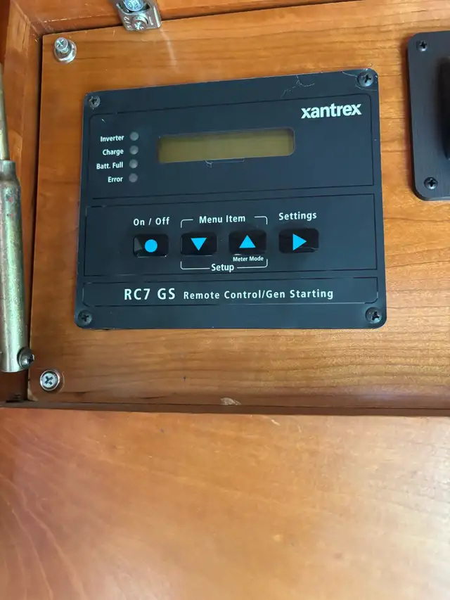Xantrex Inverter Charger with RC7 GS Remote