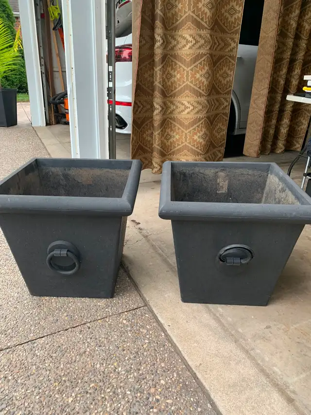 Large tropical planting pot
