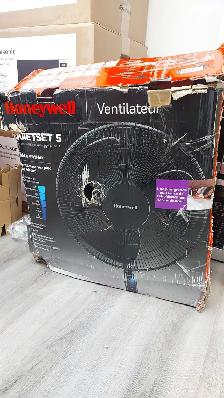 Honeywell QuietSet 5 Stand Fan - Photo 2