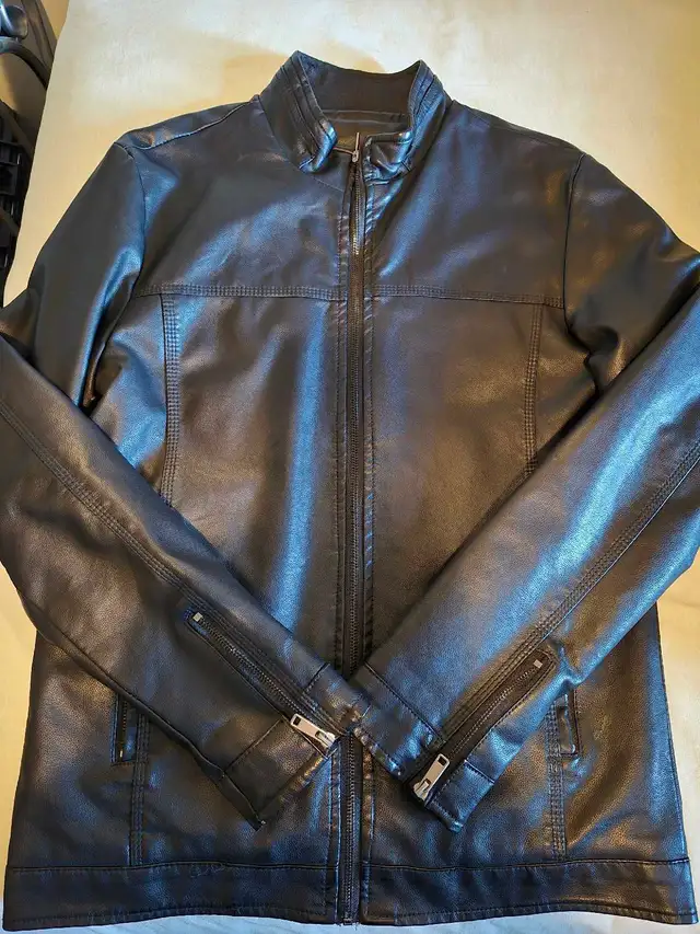 Manteau de cuir à vendre 50$