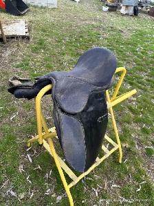 Riviera Synthetic All-Purpose English Saddle, Black
