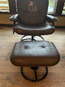 DUCKS UNLIMITED RECLINING LEATHER CHAIR AND OTTOMAN - Photo 3